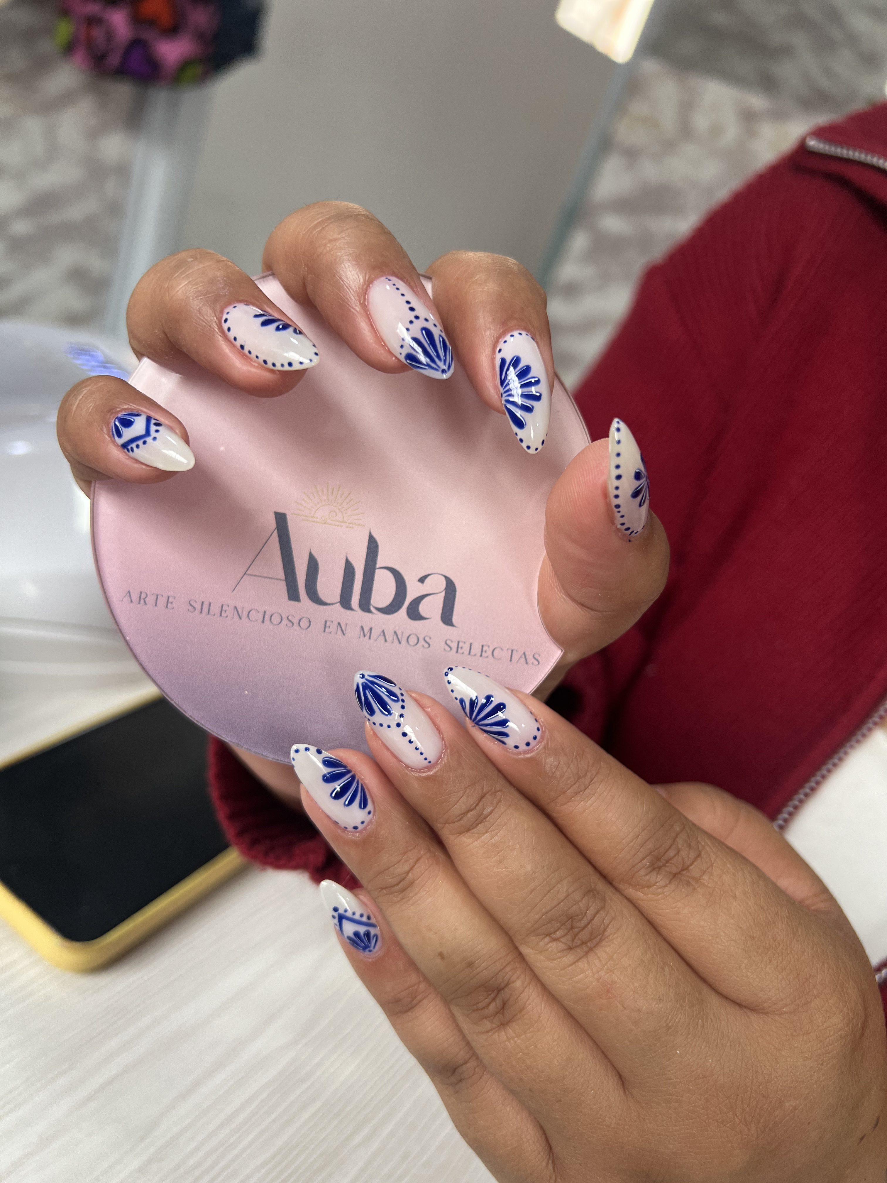 Diseño de cejas con visagismo - AUBA Beauty Studio